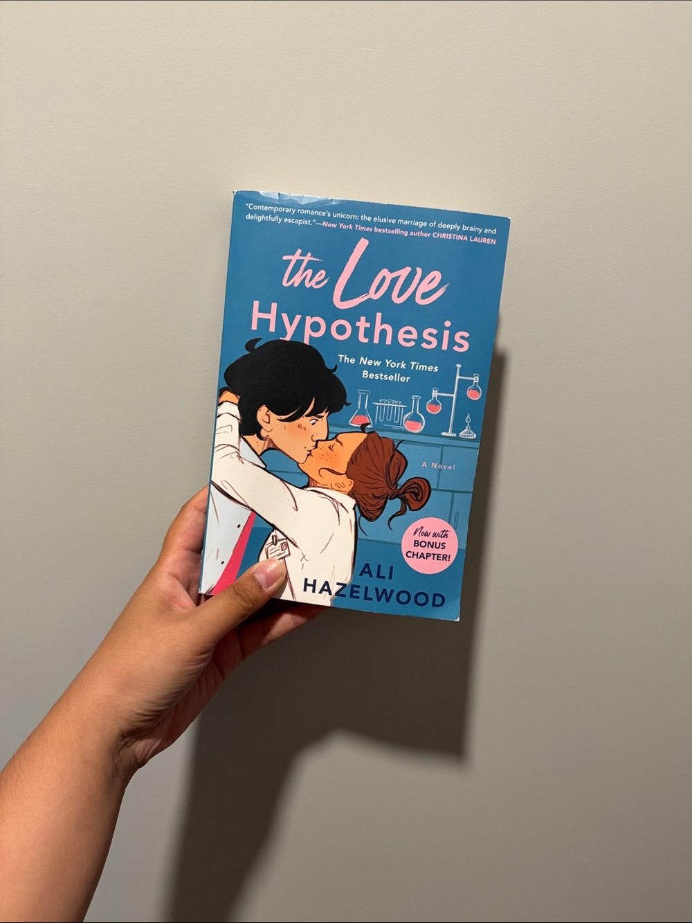 The Love Hypothesis by Ali Hazelwood - Paperback